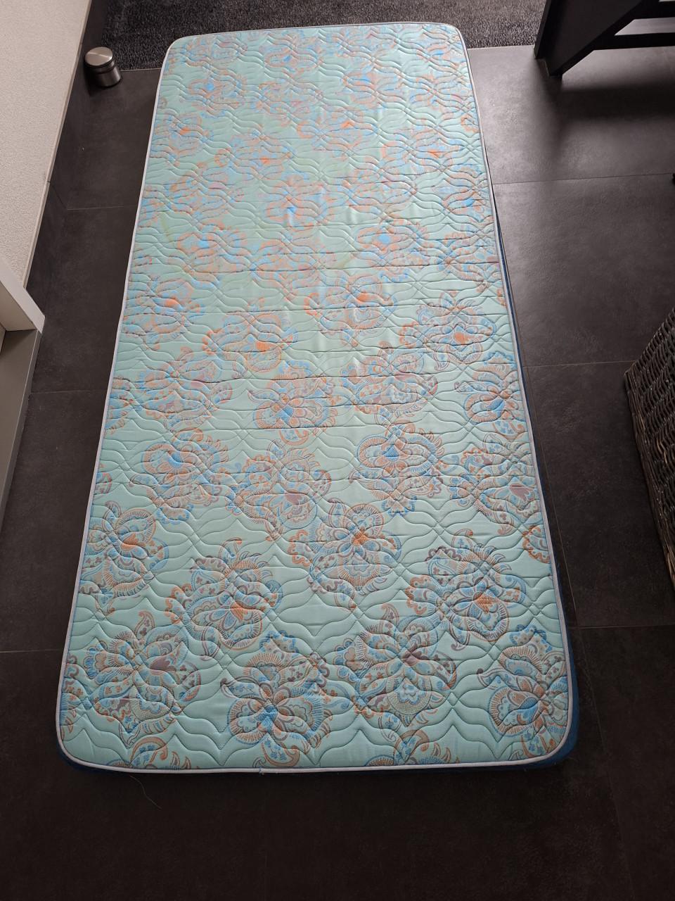 GRATIS matras