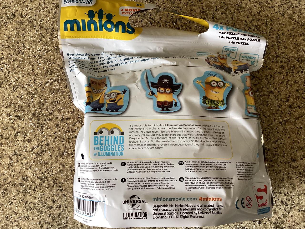 3x Magic Kidchen Pull Pops. (Zelf ijsjes maken). en 4x puzzeltjes Minions.