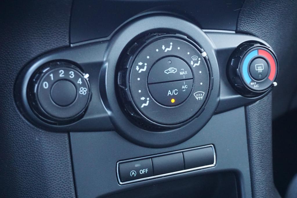 Ford Fiesta 1.0 style airco / navi / cruise / elektr. ramen / nap / apk t/m