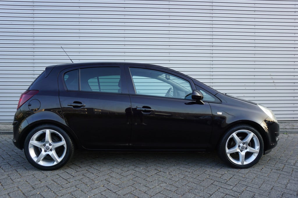 Opel Corsa 1.4-16v sport airco / cruise / elektr. ramen / trekhaak / nap