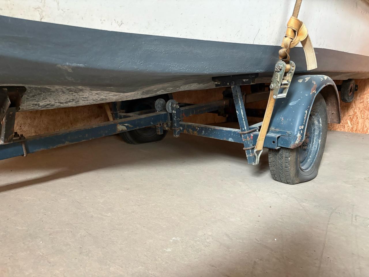 Trailer met polyester boot