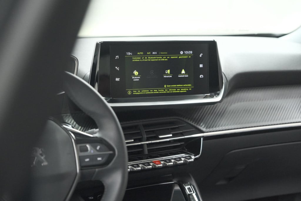 Peugeot 2008 puretech 102 allure pack | camera | apple carplay | parkeersen