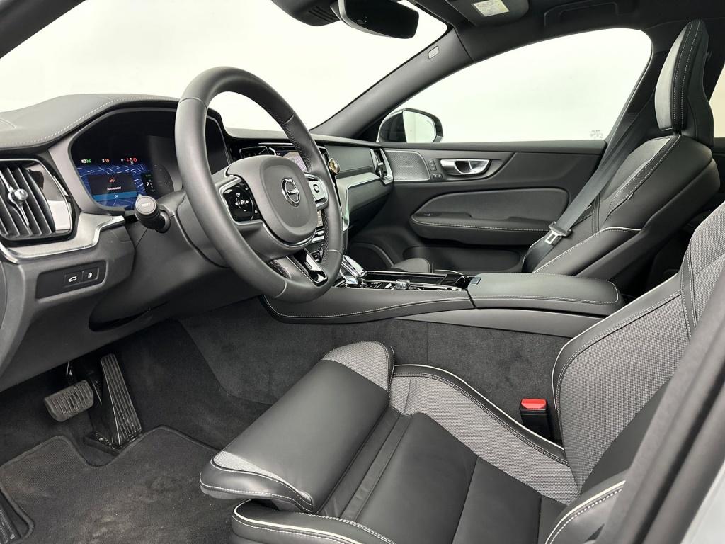 Volvo V60 t8 455pk recharge ultra dark| panodak| 360camera| stylingpack| a