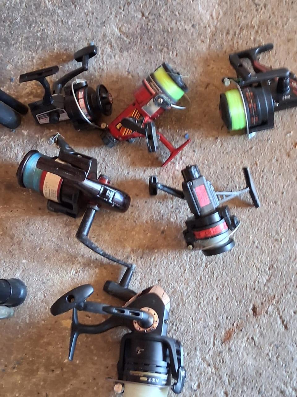 Partij hengels en molens te koop