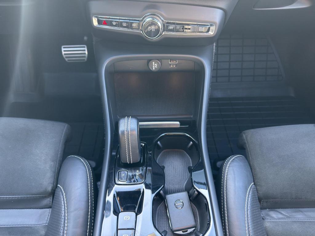 Volvo XC40 1.5 t3 r-design | camera | stoel/stuurverwarming | led | cruise 