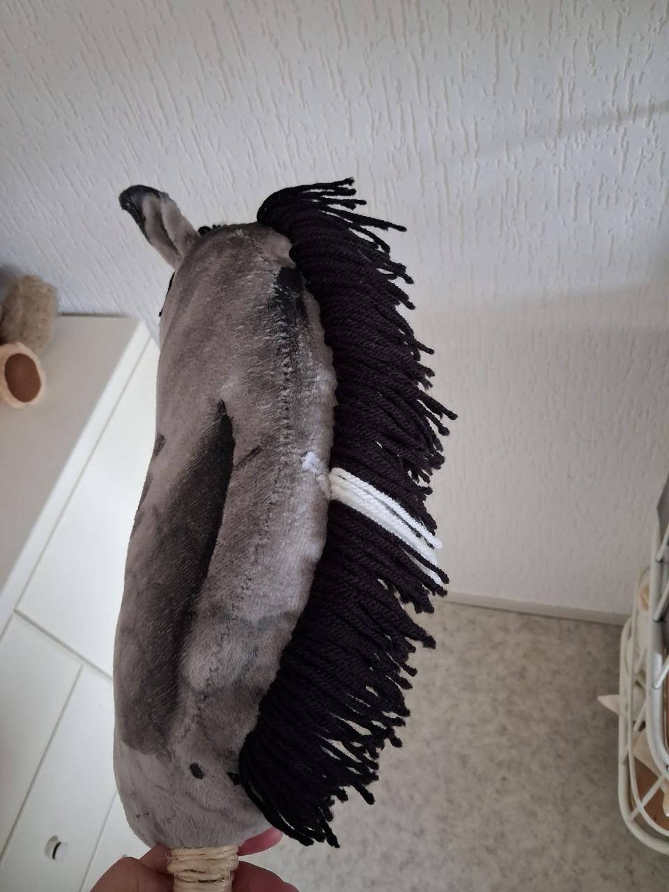 Hobby horse met spullen