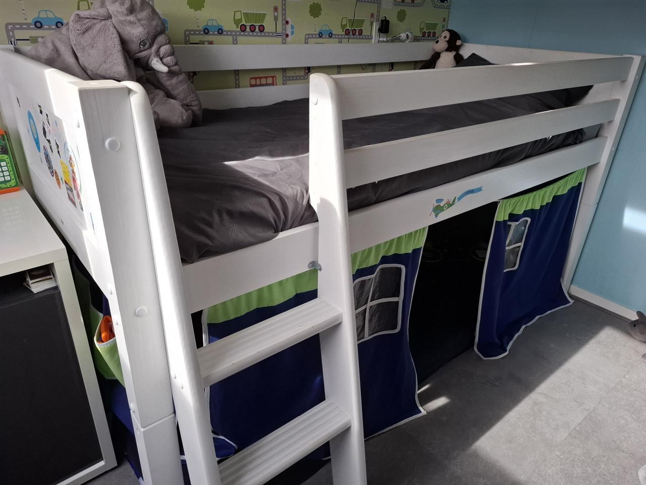 Bed halfhoogslaper