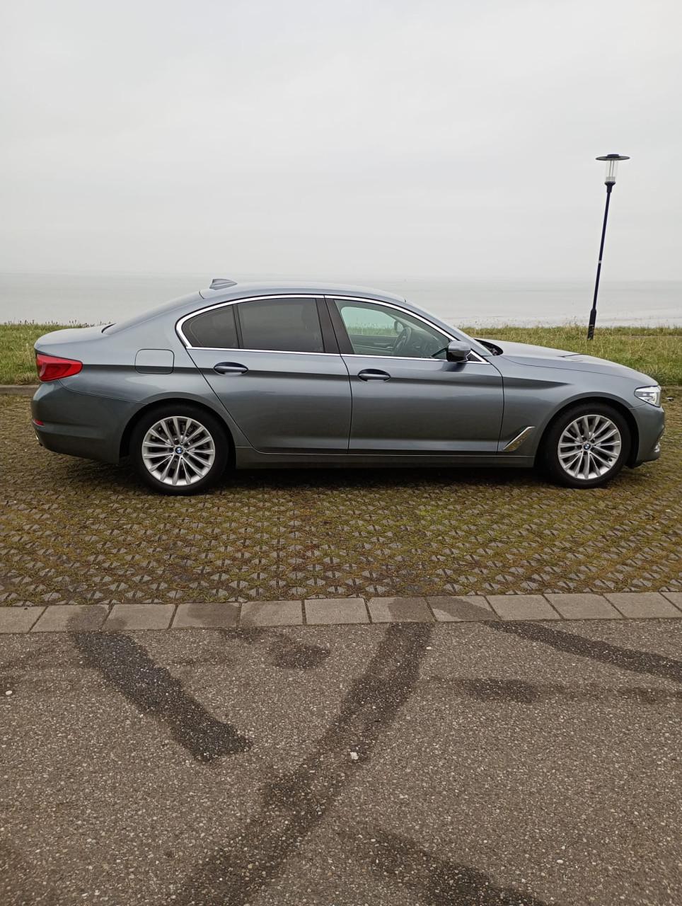 BMW 520i Business Edition | Leder | Trekhaak | APK 11-2026