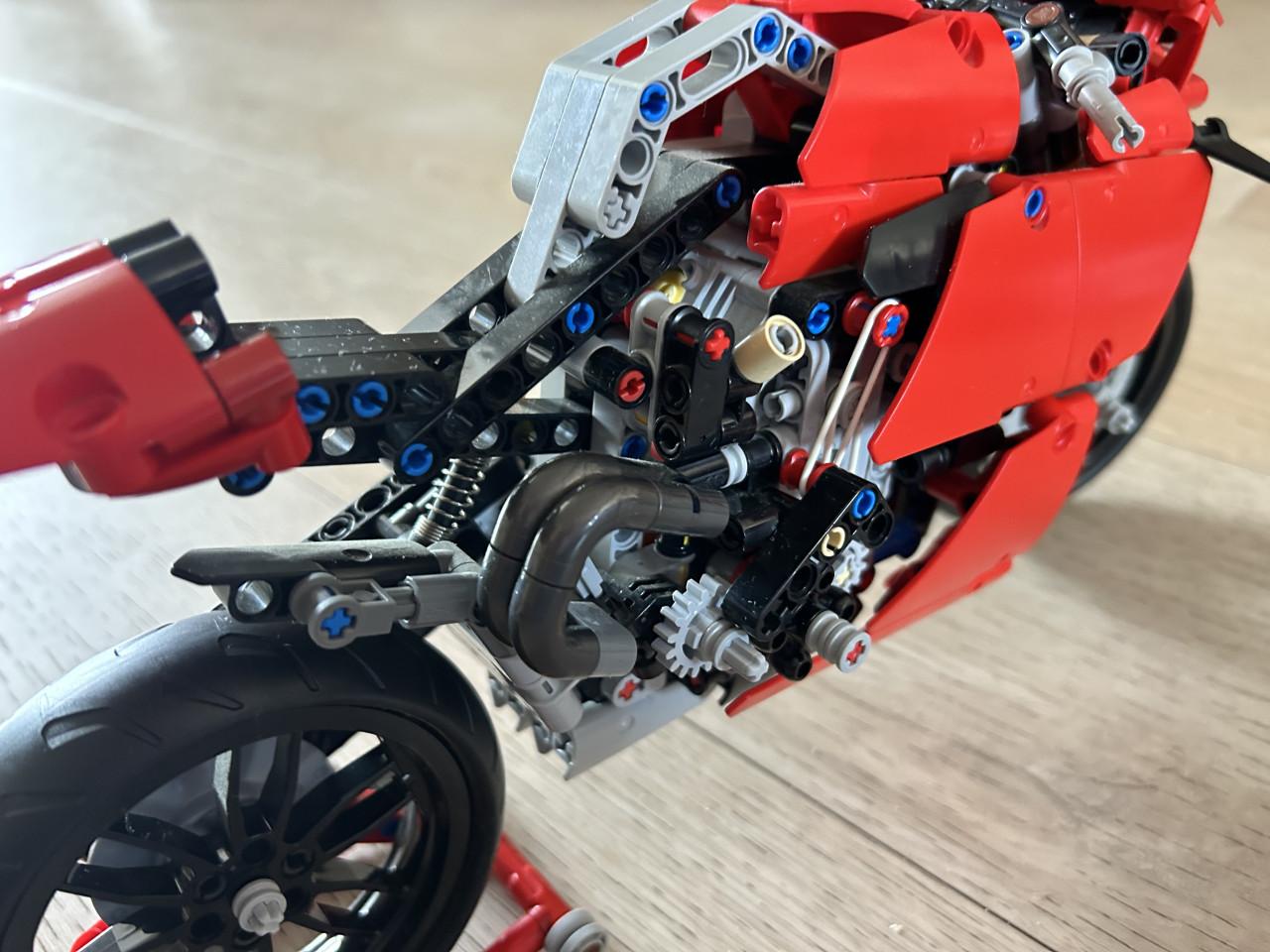 Lego Technic 42107 – Ducati Panigale V4 R