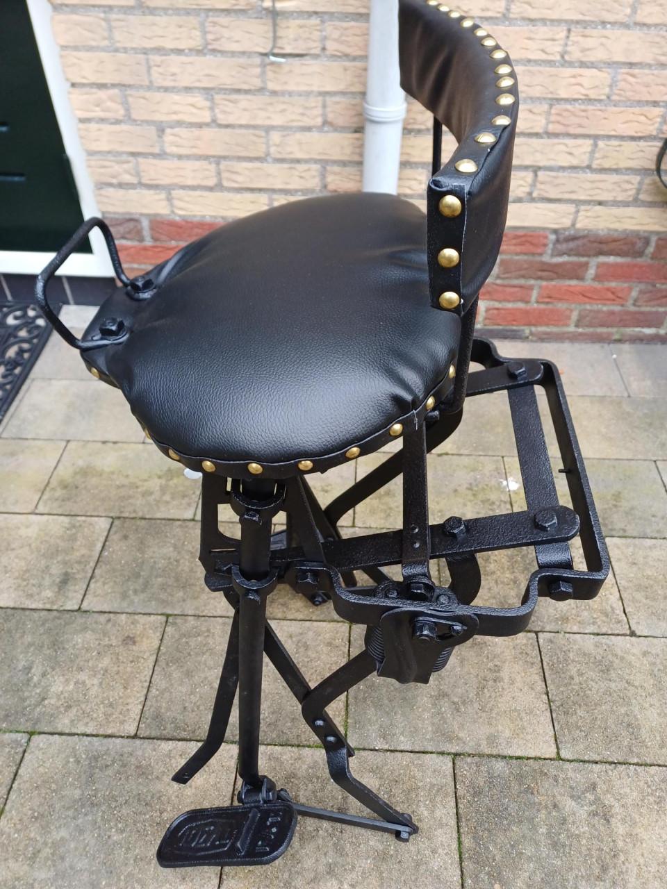 ANTIEKE PLOEGKRUK/STOEL