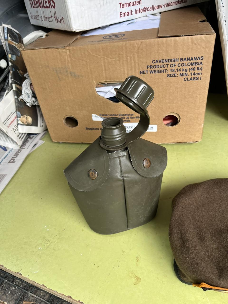 Militaire spullen veldfles baret wintermuts