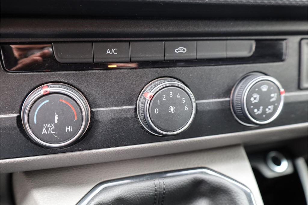 Volkswagen Transporter 2.0 tdi l2h1 30 cr.contr. i ac i trekhaak i dealeron