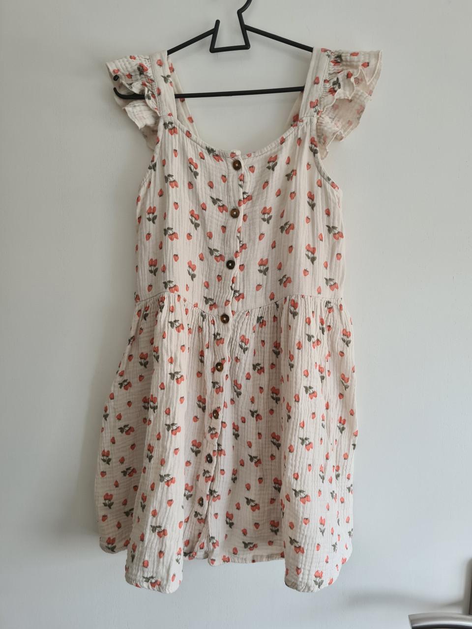 Ecru, licht beige jurkje met aardbeien van Hema  Maat 122-128