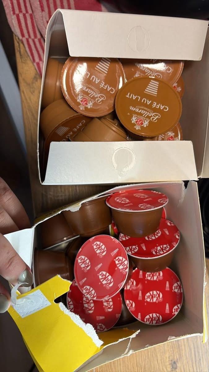 Nescafé Dolce Gusto koffiezetapparaat met cups