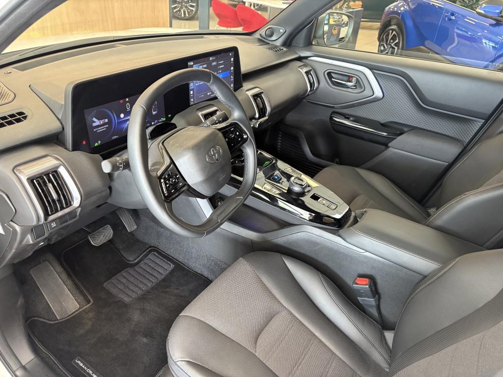 Toyota Urban Cruiser executive 61 kwh | panodak | jbl |
