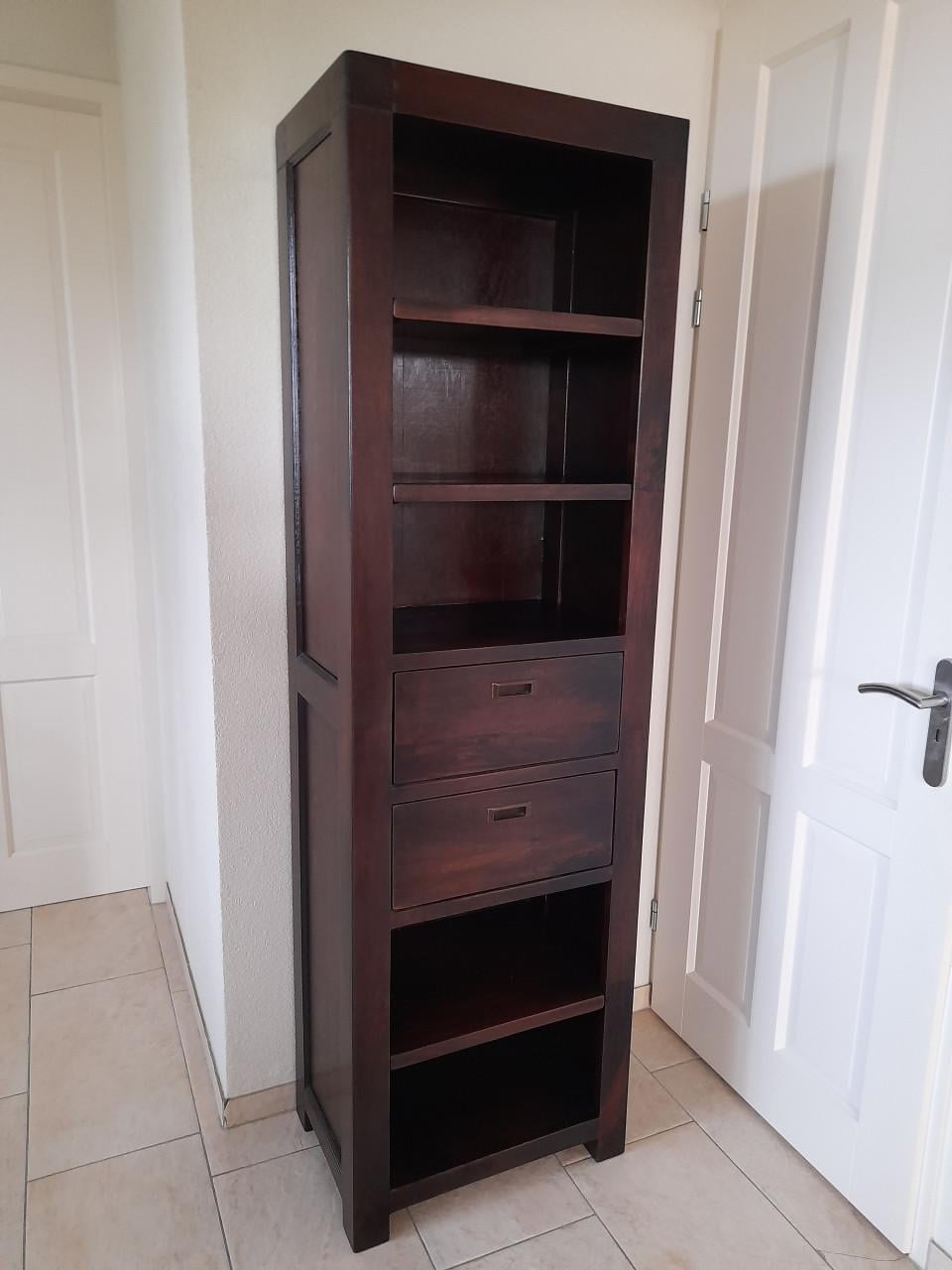 Massief houten Boekenkast 60 x 40 x 200 (in goede nette staat)