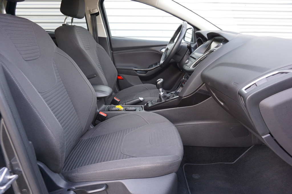 Ford Focus wagon 1.0 titanium climate / navi / stoelverw. / cruise / trekha