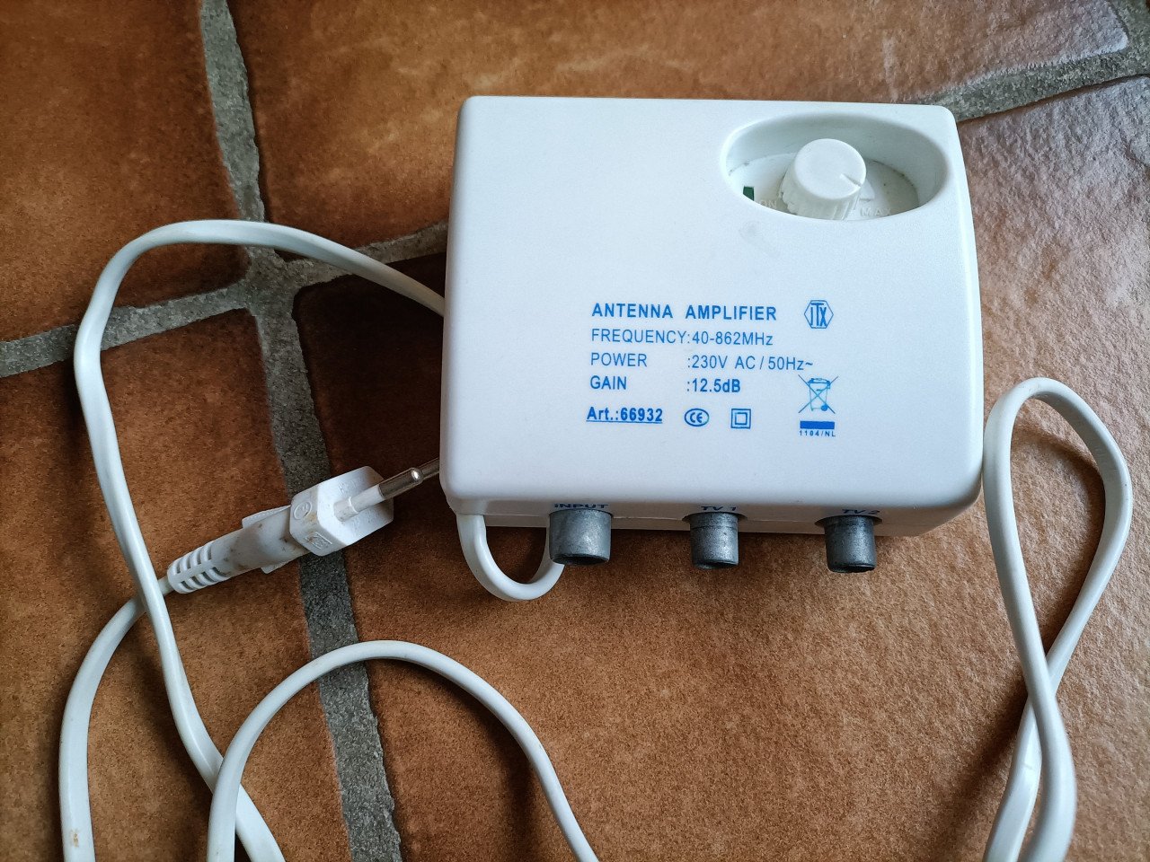 Antenne kastje Amplifier voor tv. 230V AC/50Hz. Voor € 10,-