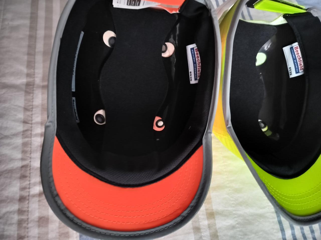 Caps met harde schaal