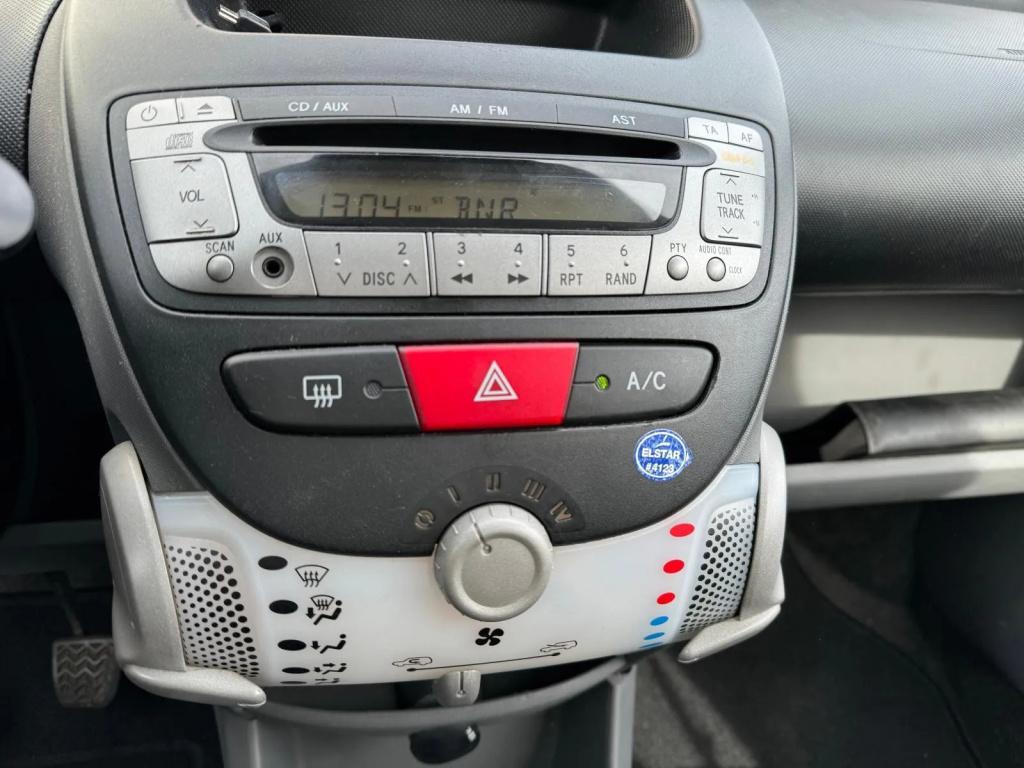 Toyota Aygo 1.0-12v aspiration green