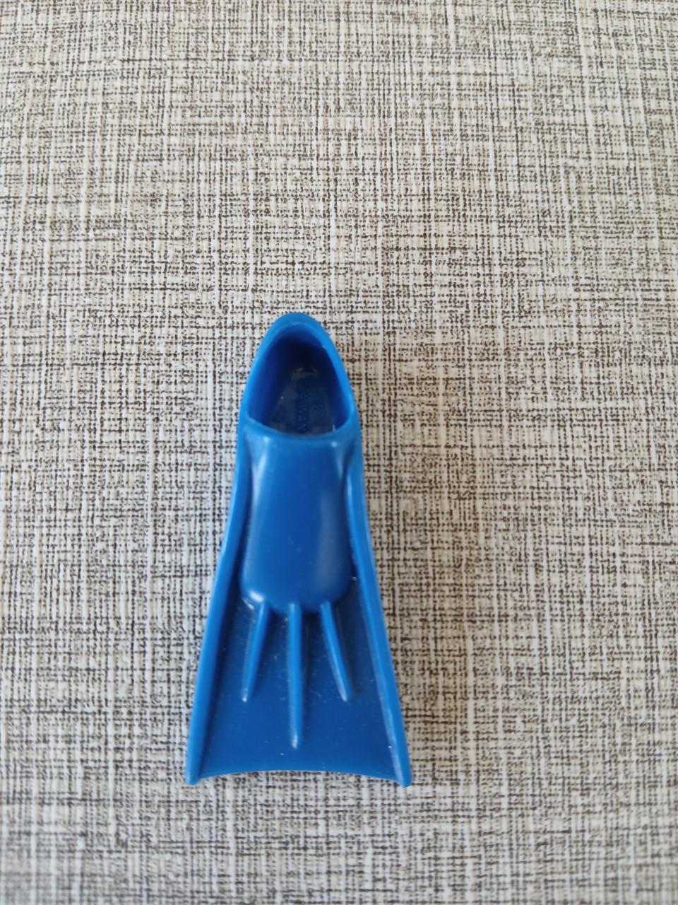 Een blauwe zwemvin, perfect voor de Vintage Action Man