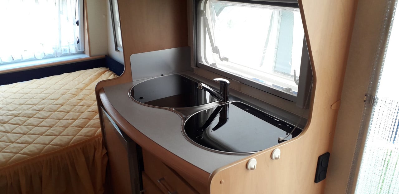 Caravan Hobby de Luxe 400 SF