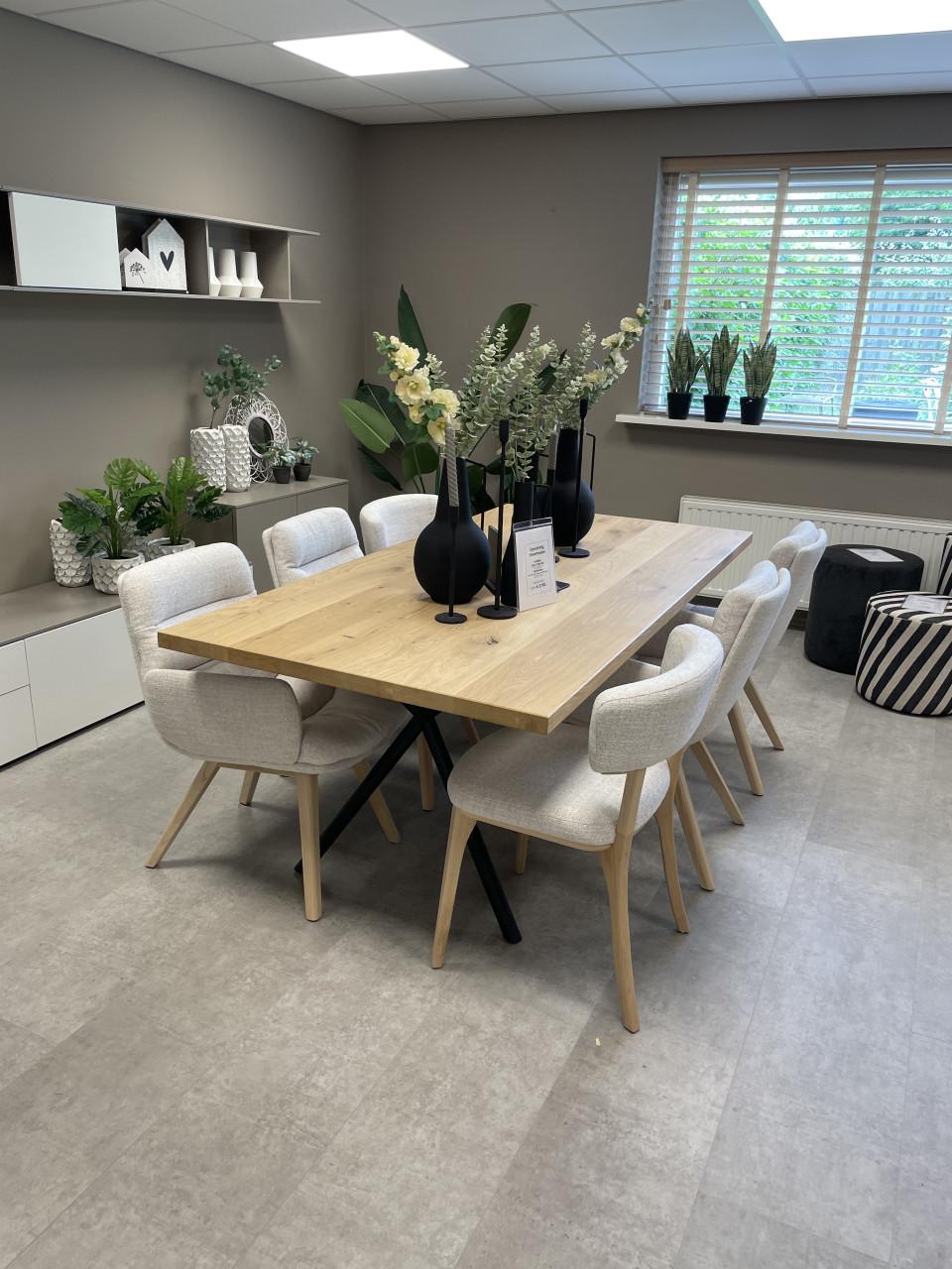 Complete eetset : eiken tafel met stoelen