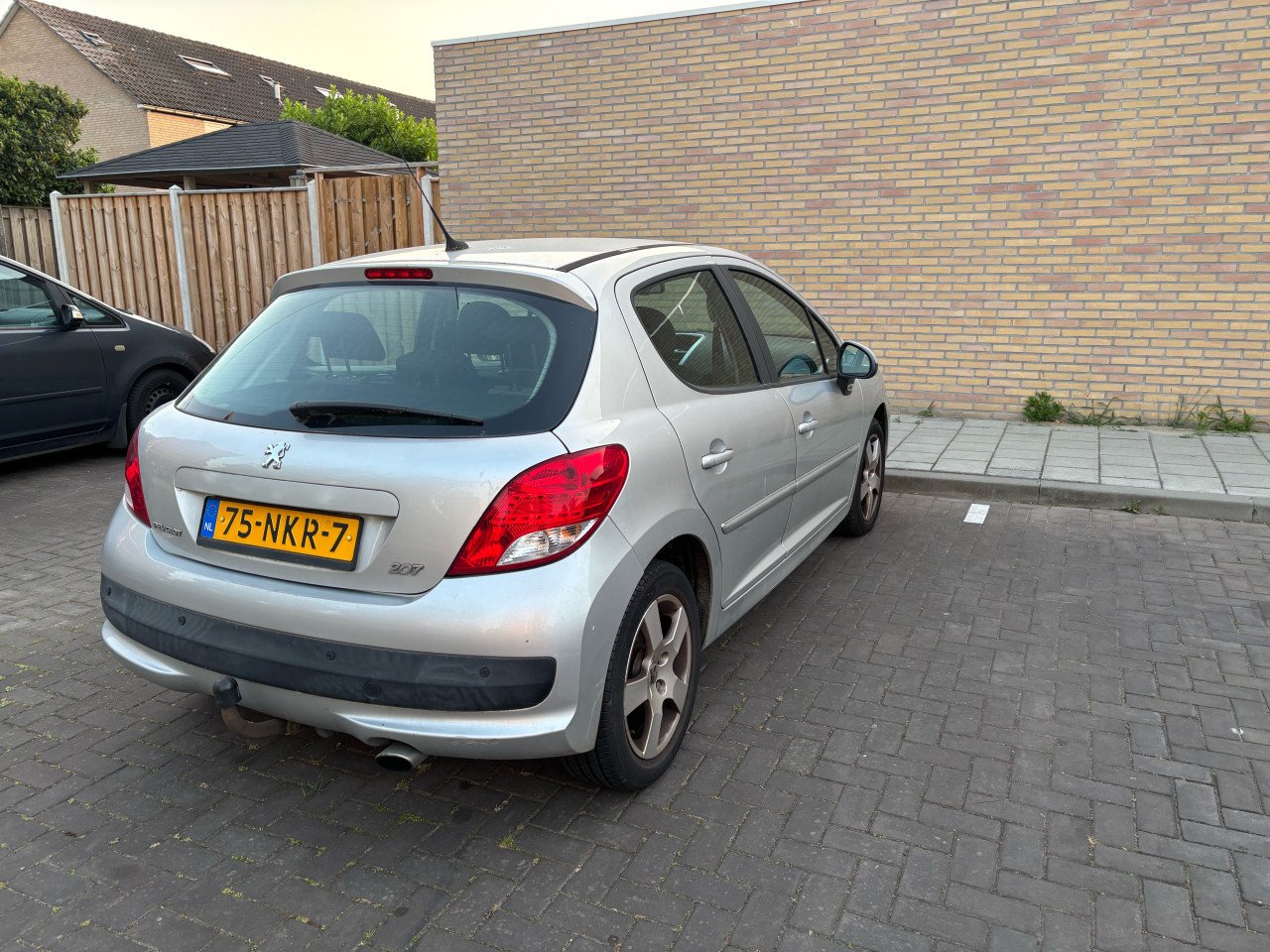 Peugeot 207 - 1.6 VTI 16V 5 deurs - 2010 - parkeersensor en trekhaak
