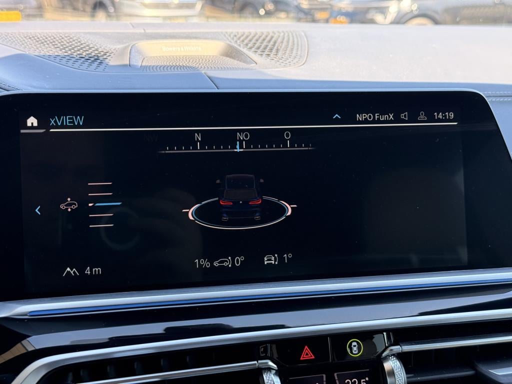 BMW X5 xdrive45e m-sport individual | b&o | sky lounge | luchtvering | mass