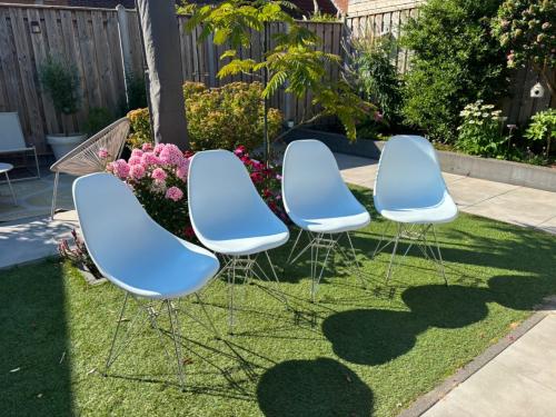 4 witte eetkamerstoelen