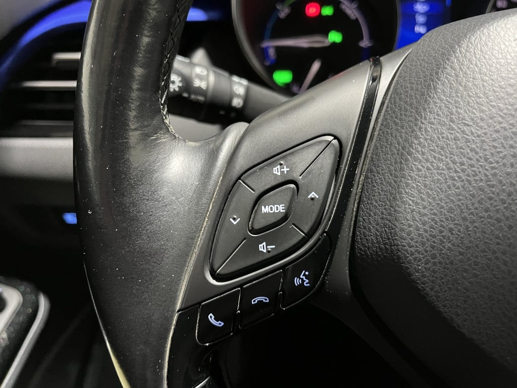 Toyota C-hr 1.8 hybrid bi-tone plus | leer | camera | trekhaak |