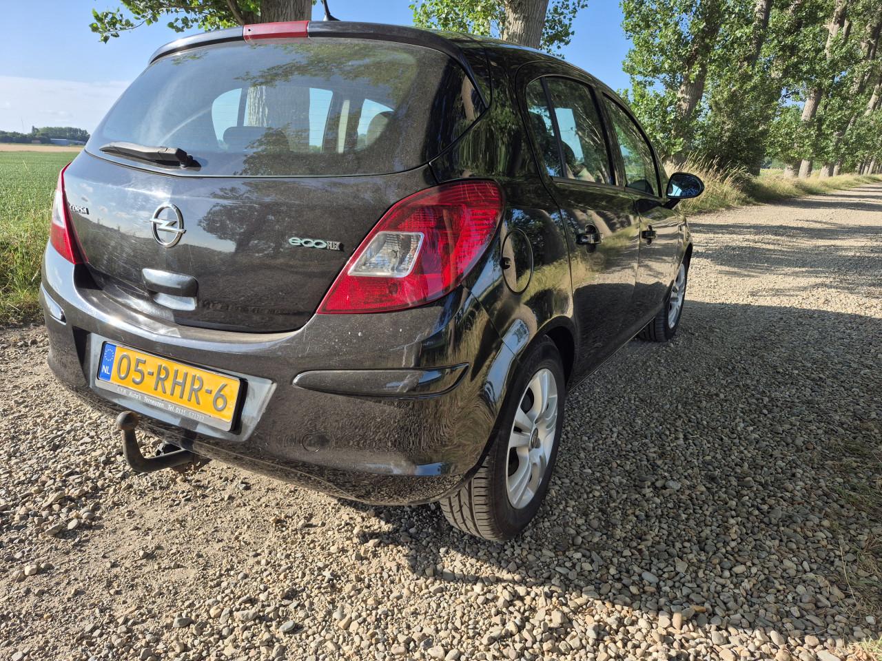 Opel Corsa 1.3 Cdti Ecoflex 70KW 5D 2011 Zwart