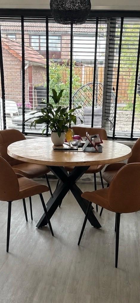 Ronde eetkamertafel