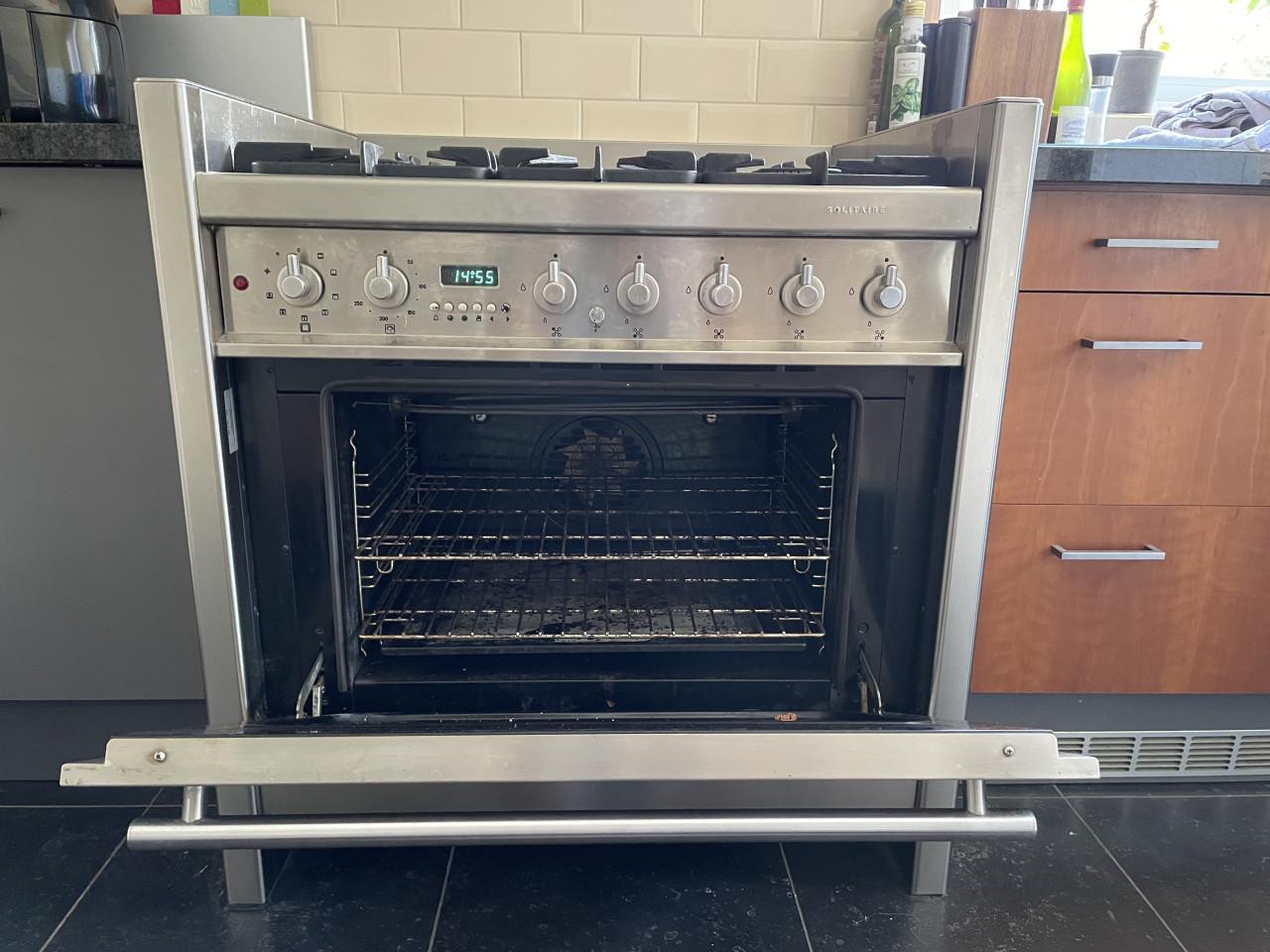 Groot professioneel Bosch Solitaire vrijstaand gasfornuis