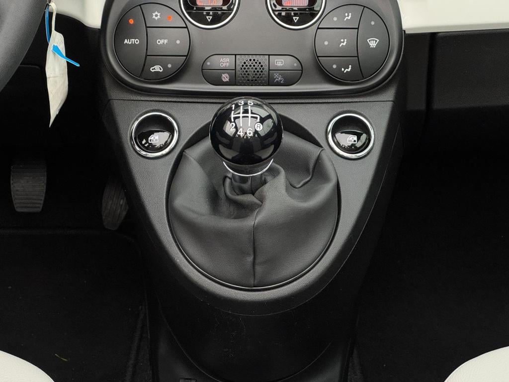 Fiat 500 C 1.0 hybrid launch edition