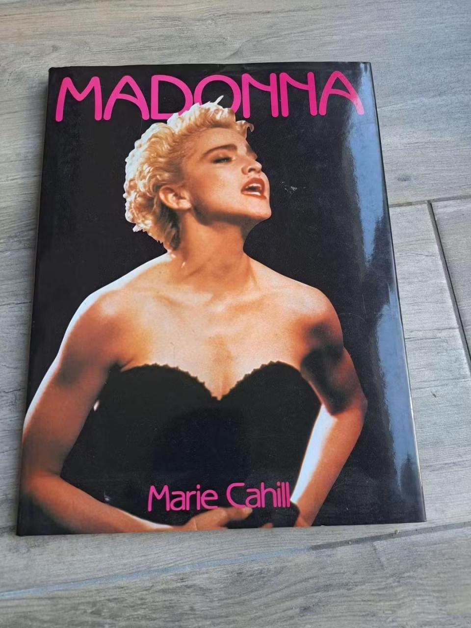 Madonna van Mari Cahill