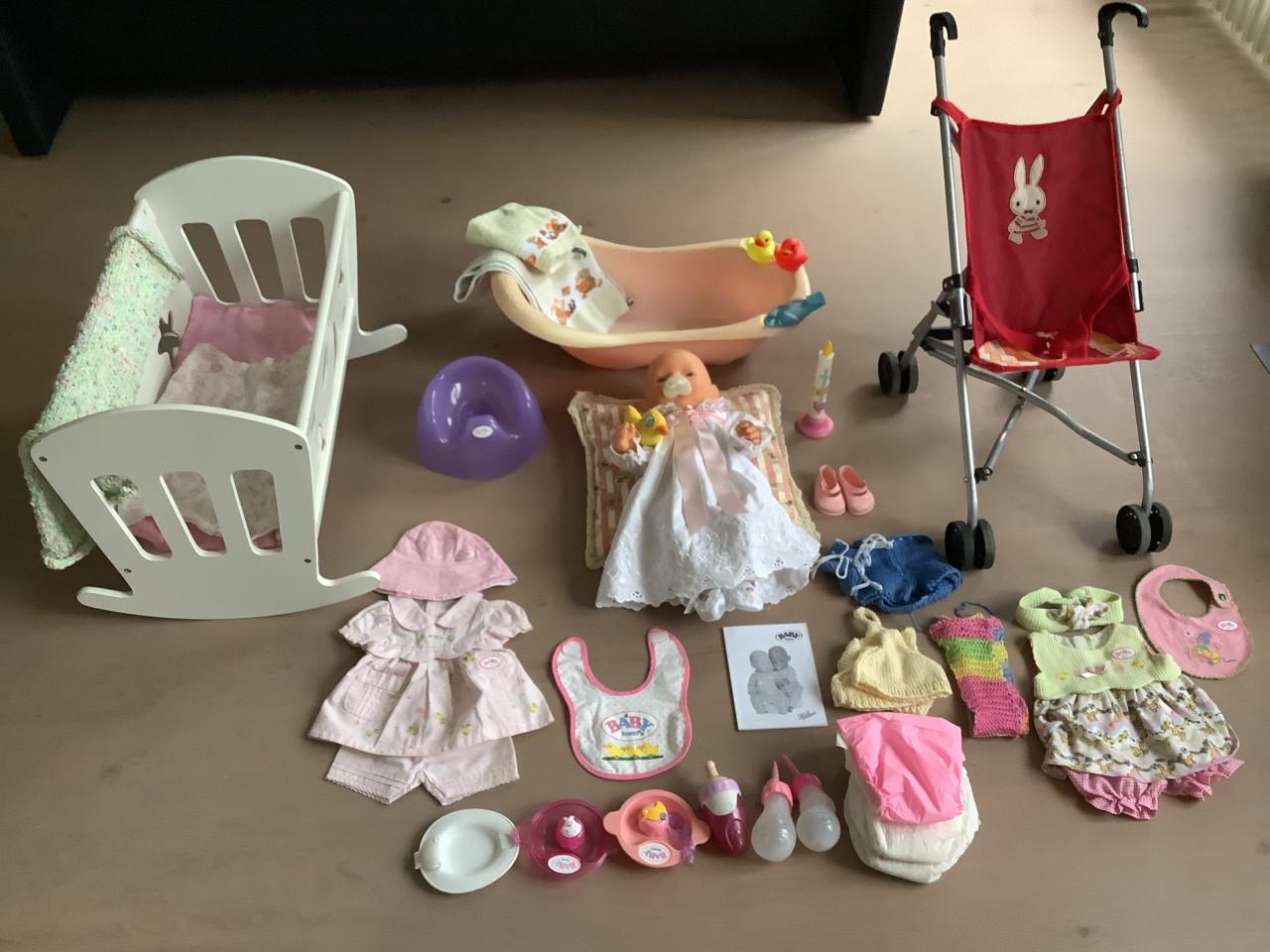 Baby Born set met schommelwieg, buggy, badje, kleertjes en accessoires