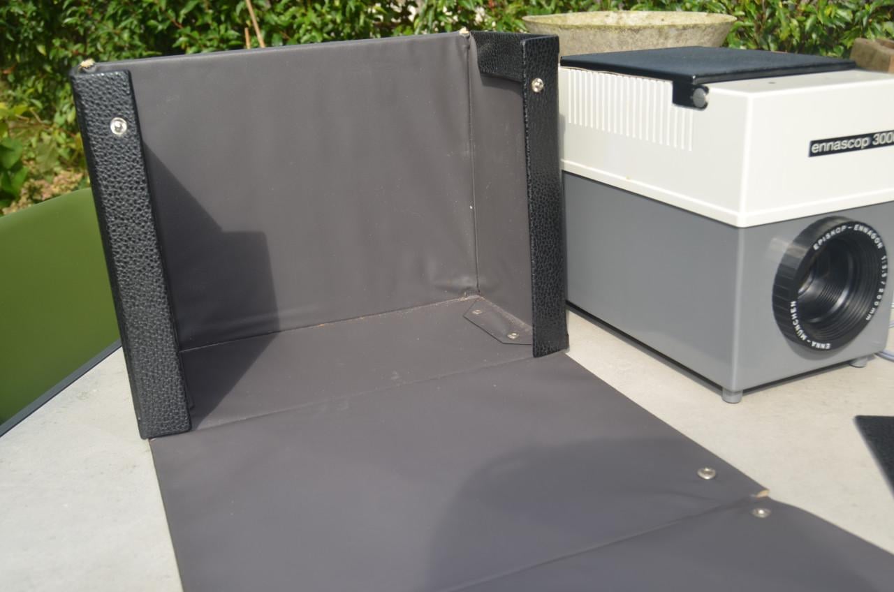 Projector voor o.a. ansichtkaarten (en foto's)Ennascop 3000