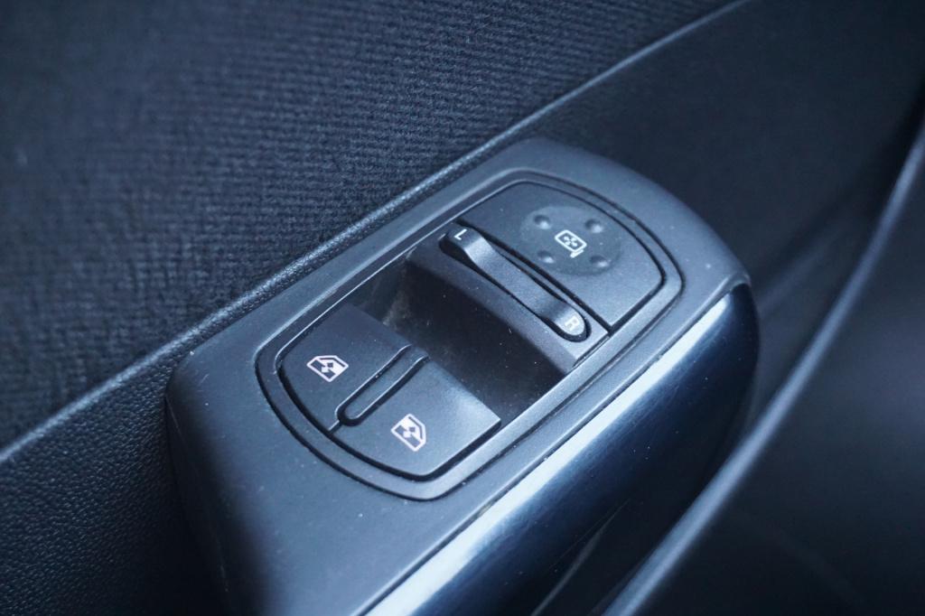 Opel Corsa 1.4-16v enjoy airco / cruise / elektr. ramen / lm velgen /  nap