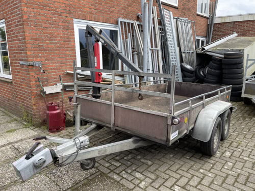 2 ASSEN MET KRAAN  2 TON OP KENTEKEN 150 X 300