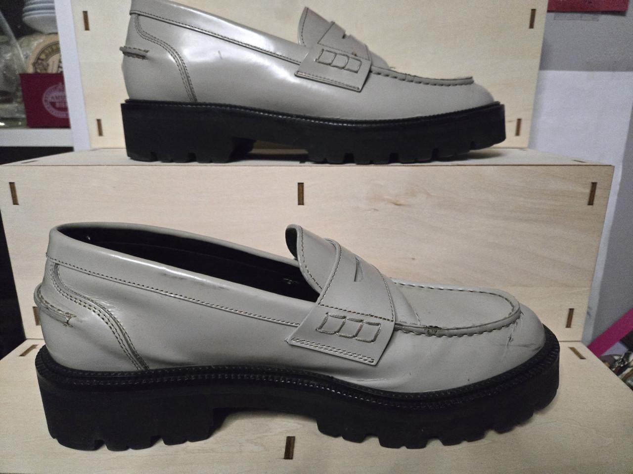 Closed" Cream Leather Lug-Sole Penny Loafer Maat 40