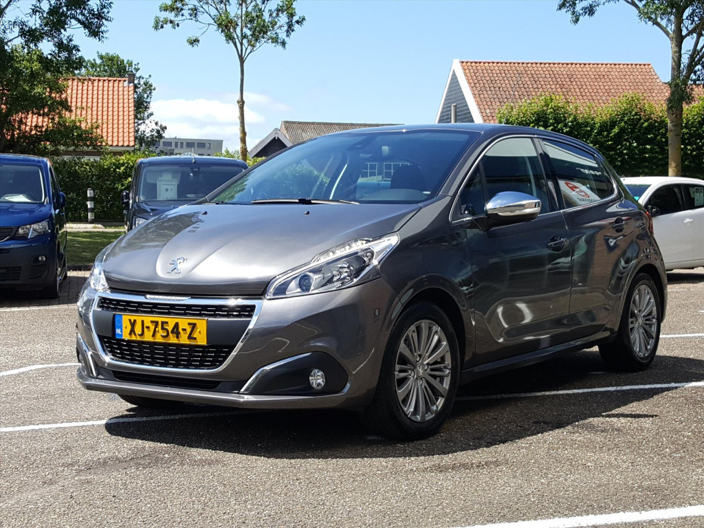 Peugeot 208 1.2 puretech 110pk 5d allure automaat6 navigatie | trekhaak | a