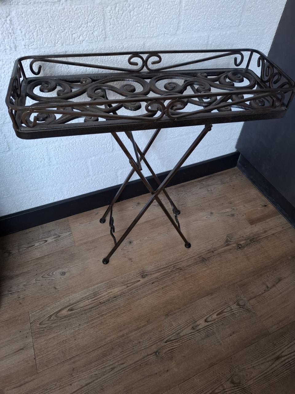 Zware gietijzeren sidetable