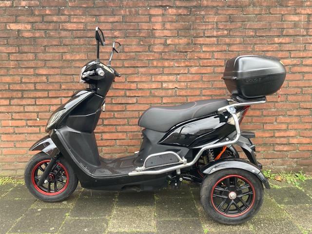 GEEN RIJBEWIJS ? NIET NODIG MET DEZE STOERE IVA T3 !