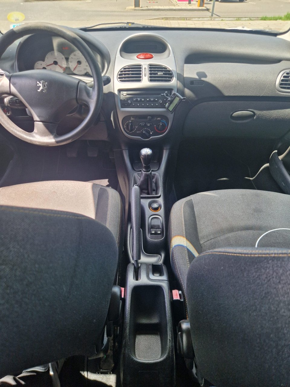 Te koop zeer nette en goed onderhouden Peugeot 206 1.4 met Nieuwe APK!