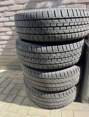 Te koop velgen met banden camper/bestelwagen