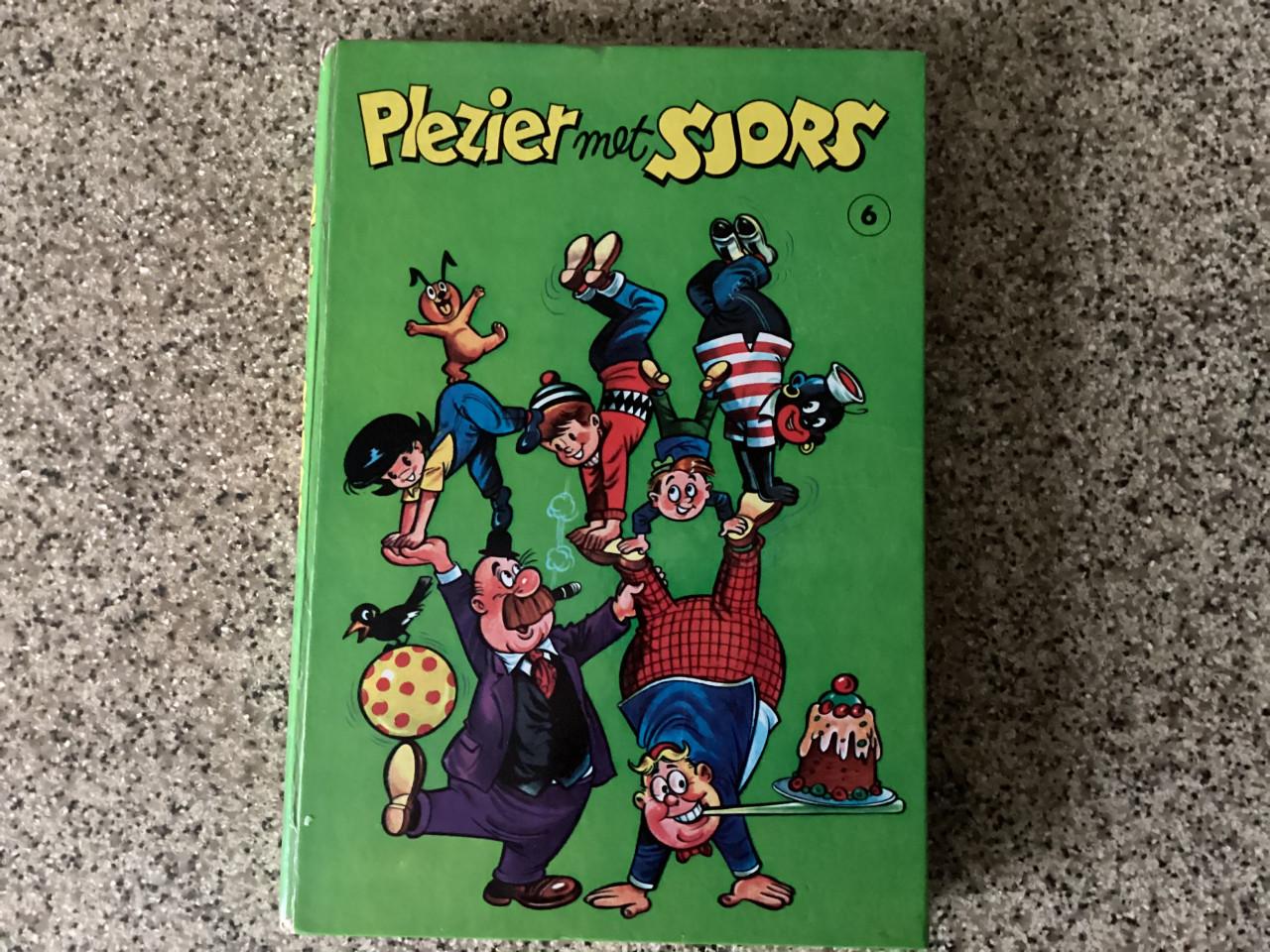 Vintage.   Stripboeken: Plezier met Sjors.  Harde kaft.