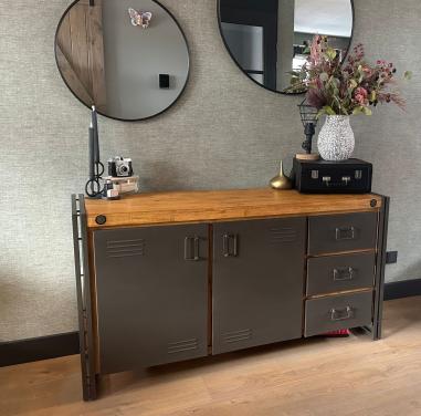 Industriële mangohouten dressoir met zwart/grijs staal – 150 cm breed