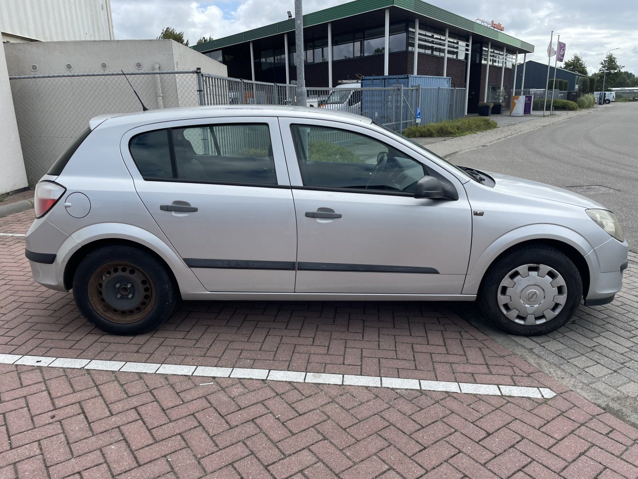 Opel Astra 1.4 16V 5D Grijs / APK t/m aug 2026