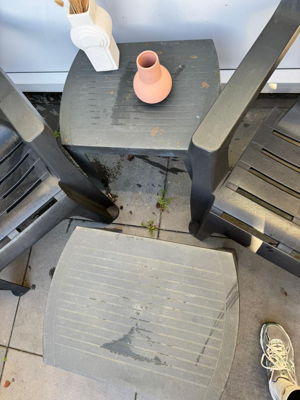 Tuinstoelen met tafeltjes